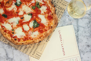 Flatiron Food, History & Architecture Tour at Like a Local Tours for 1